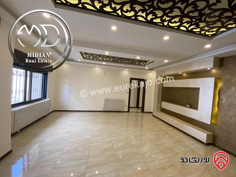 شقة شبه ارضي جديدة للبيع في عمان - طريق المطار مساحة 175م مع ترس و حديقة 100م إمكانية الأقساط بسعر مميز جداً