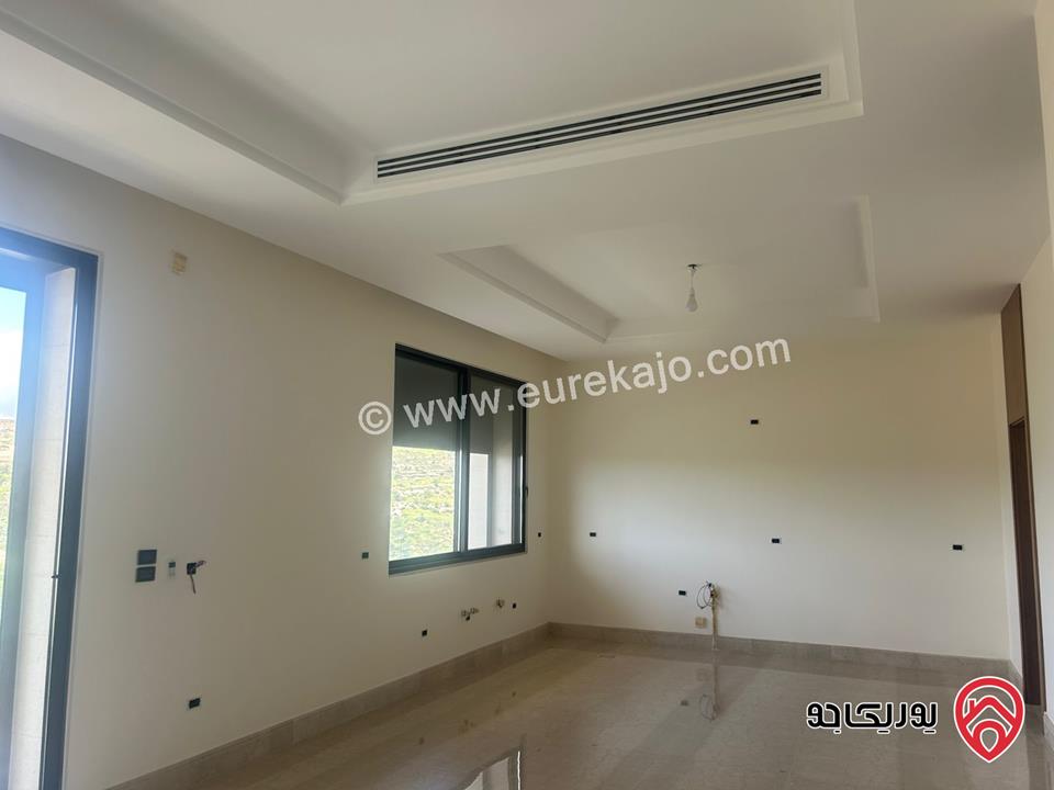 فيلا مساحة 700م على أرض 500م للبيع في عمان - دابوق تشطيب فندقي