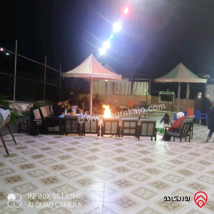 مزرعة مساحة الأرض 5 دونم و 150م عليها بناء 200م للبيع في المفرق