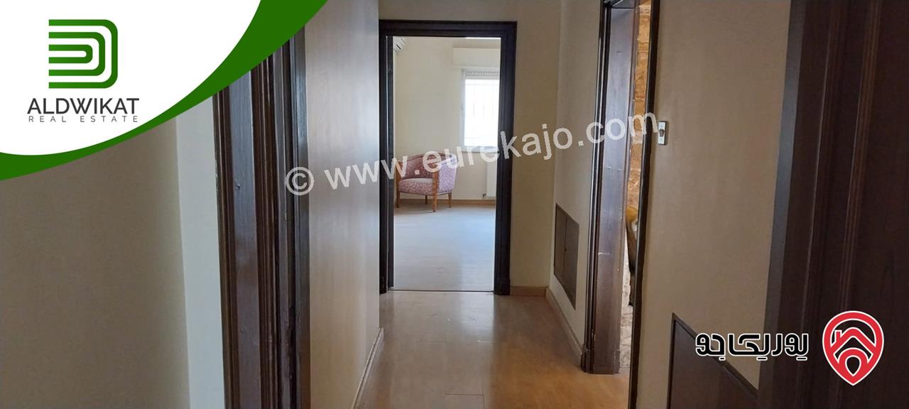 شقة طابقية للبيع في عمان - تلاع العلي طابق ثاني مساحة البناء 350م موقع اطلالة