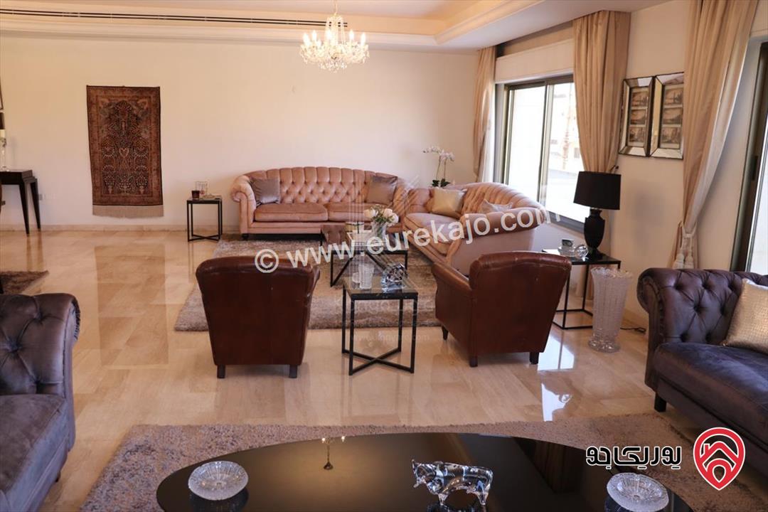 شقة فاخرة طابق أول مساحة 308م للبيع في عمان - دير غبار