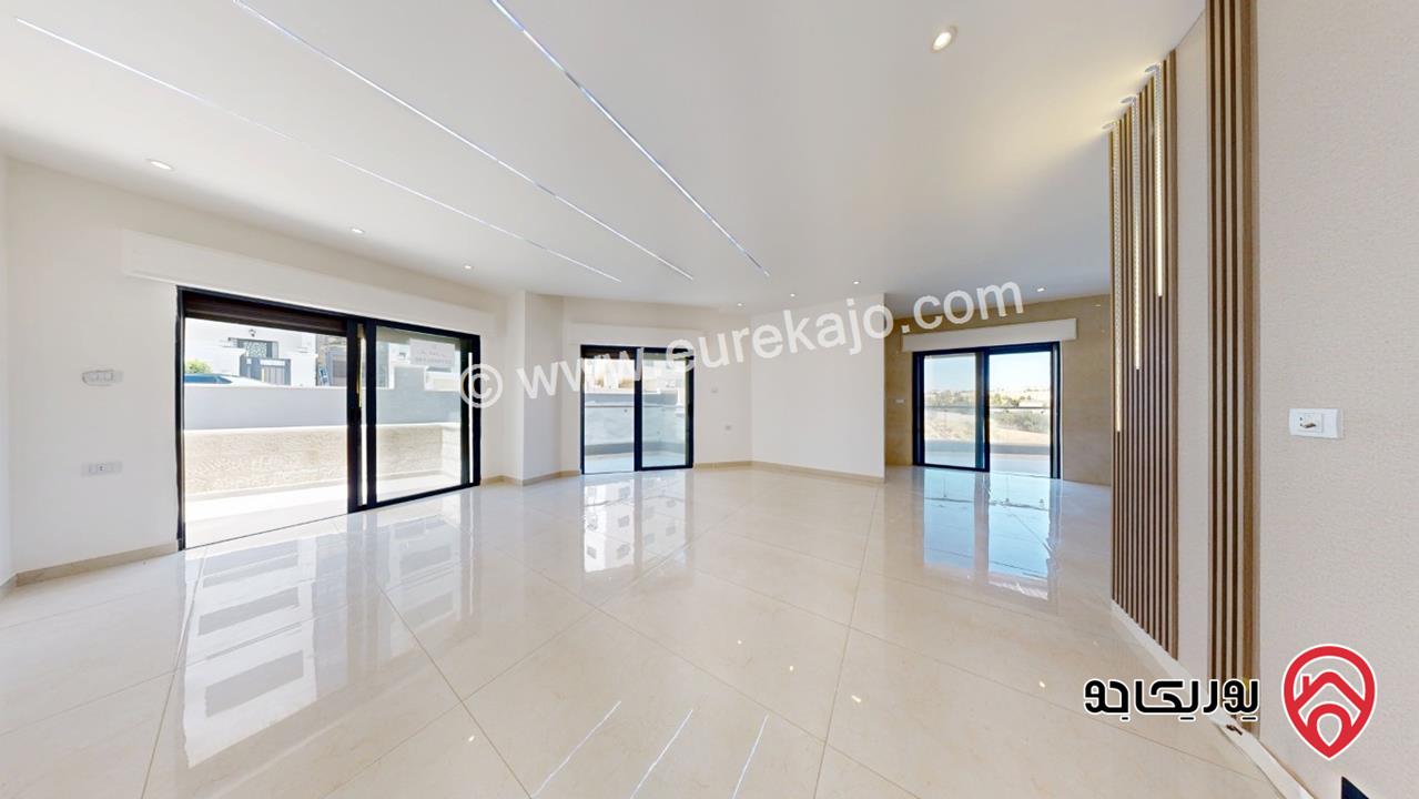 شقة طابق ثالث مع روف دوبلكس مساحة 160م للبيع في عمان - الجبيهة حي المنصور كاش او اقساط 