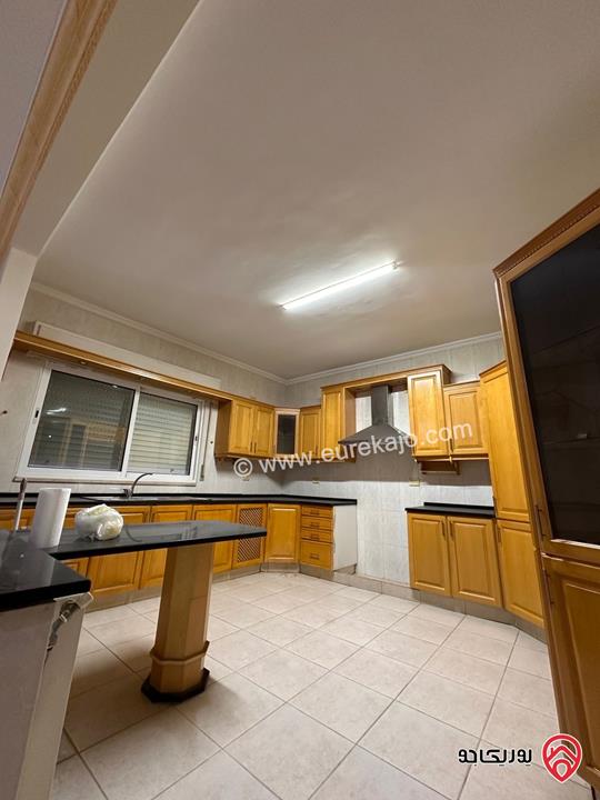 شقة طابق ثاني مساحة 220م للايجار في عمان - خلدا