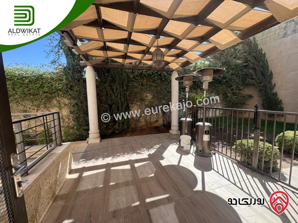 فيلا متلاصقة للبيع او للايجار في عبدون قرب الاسفاره الامريكيه مساحة الارض 500م ومساحة البناء 700م ومساحة الحديقة 200م موقع مميز واطلالة خلابة منطقة فلل واصل جميع الخدمات 