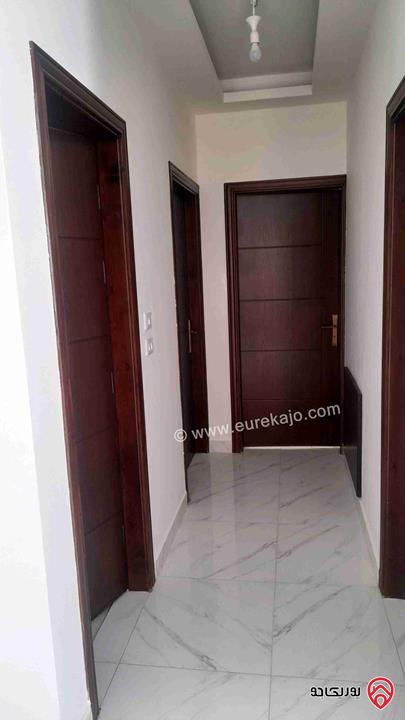 شقة فاخرة طابق ارضي مساحة 216م داخلي وترس مساحة 170م  للبيع في عمان - أم نوارة 