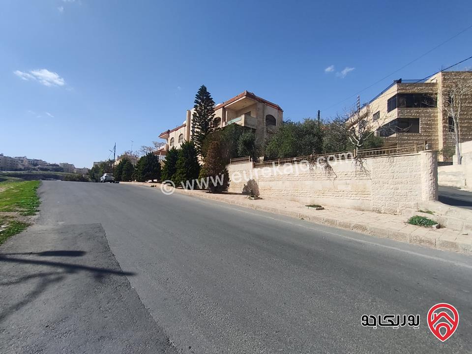 فيلا مساحة 700م على أرض 873م للبيع في عمان - طبربور حي الشهيد