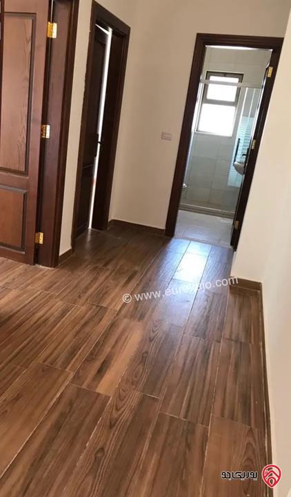 شقة طابق ثالث مساحة 200م للايجار في عمان - الجبيهة