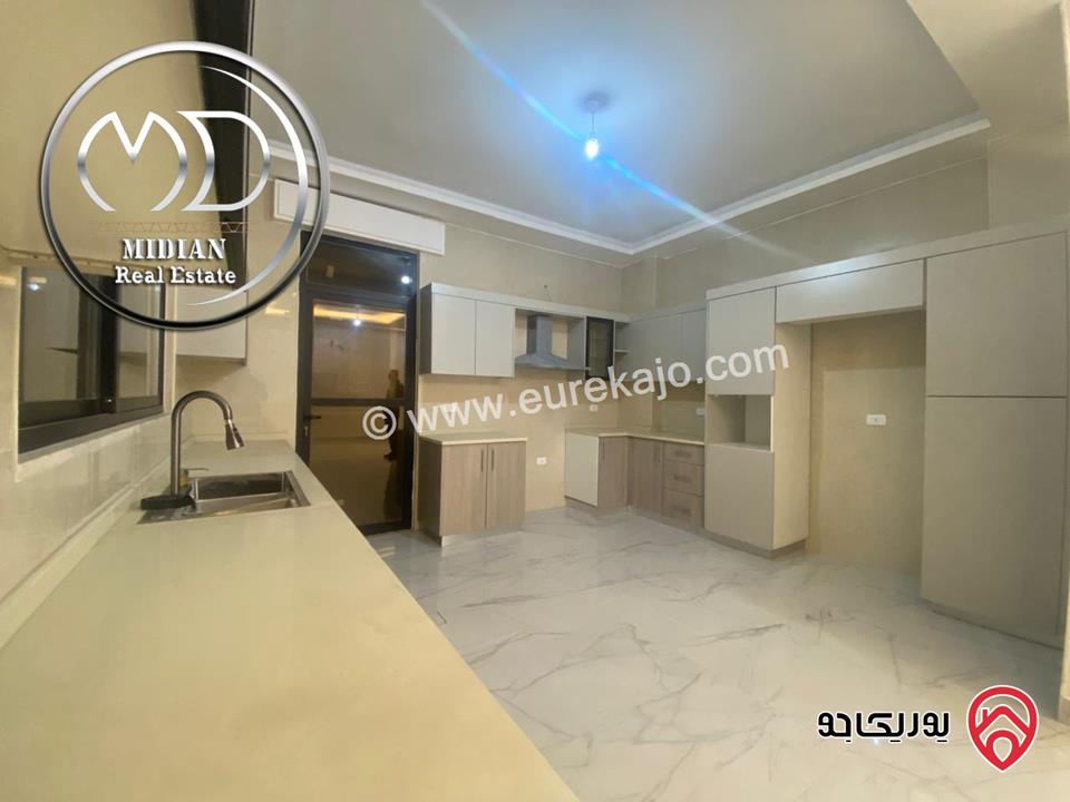 شقة ارضية فارغة للايجار في عمان - ضاحية الامير راشد مساحة 240م مع ترس 50م تشطيبات ديكورات عصرية فاخرة