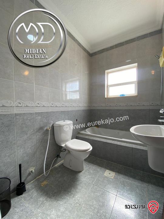 شقة فارغة للايجار طابق أخير مع روف في عمان - خلدا مساحة 300م مع تراسات اطلالة رائعة بسعر مميز جداً