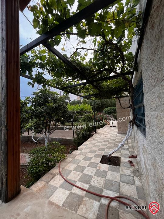 فيلا مساحة 500م على أرض 3 دونم و 750م للبيع في جرش 