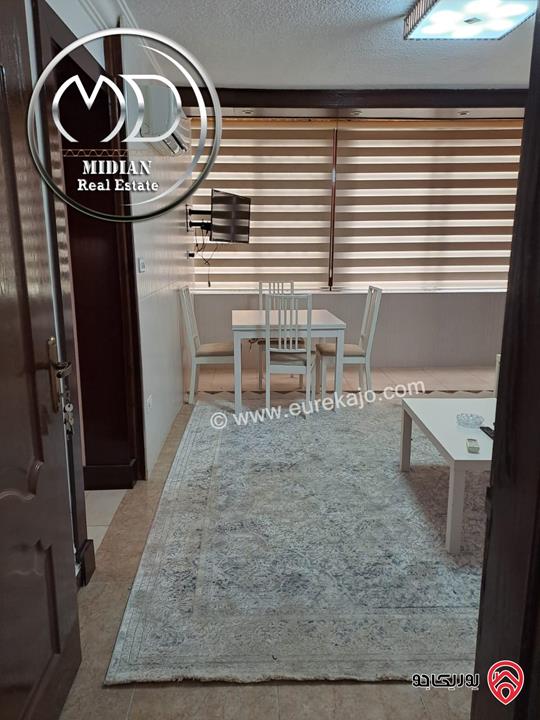 رووف مفروش للايجار في عمان - الشميساني تشطيبات وفرش سوبر ديلوكس اطلالة رائعة و بسعر مميز