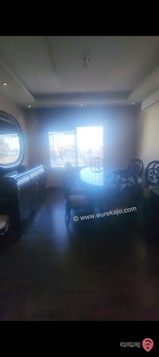 شقة طابق ثالث مع روف مساحة 175م مميزة للبيع في عمان - الرابية