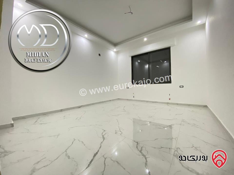 شقة دوبلكس طابق اخير مع روف للبيع في عمان - الرابية مساحة 230م تشطيبات سوبر ديلوكس اطلالة جميلة بسعر مميز