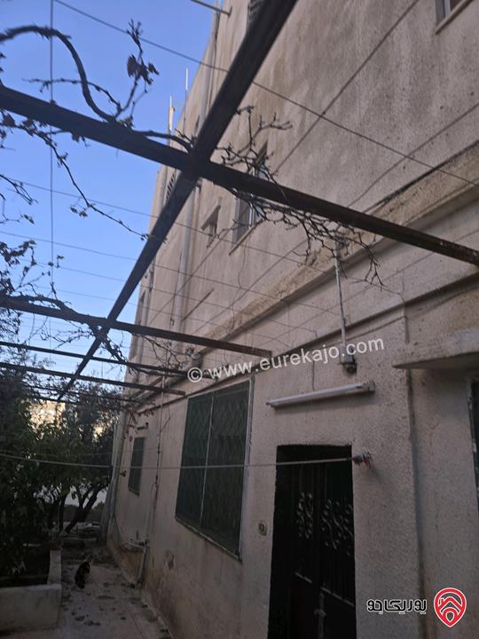 بيت مساحة 350م على أرض 300م للبيع في عمان - اليادودة من المالك 