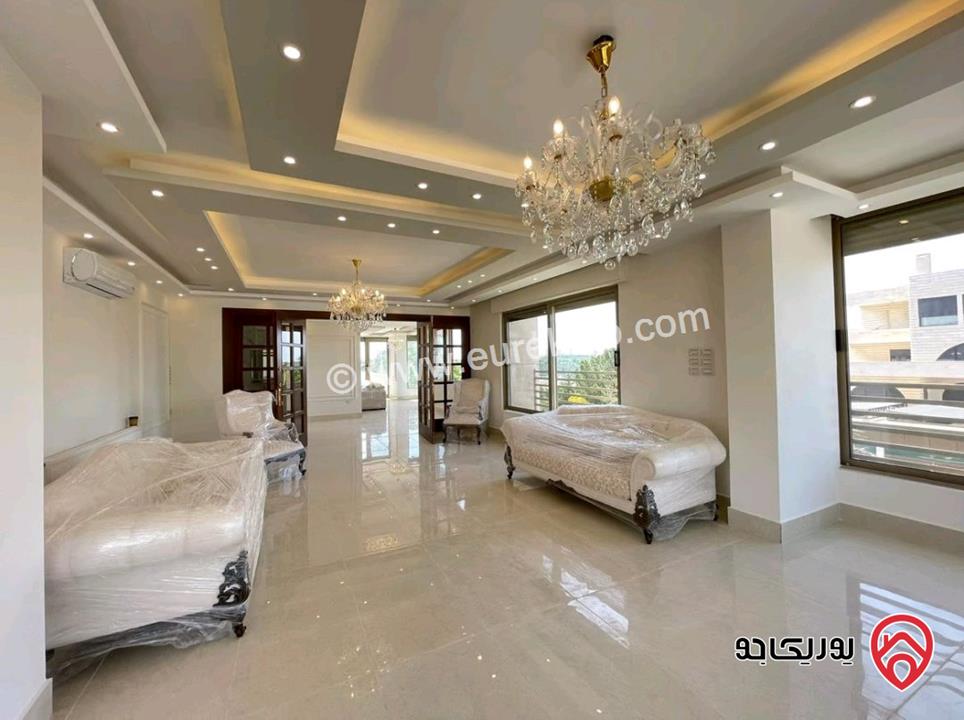 شقة طابقية (سكن خاص)مساحة 464م بإطلالة بانورامية منفردة و جميلة جداً على السيتي مول و حدائق الحسين وبالقرب من مكة مول للبيع في عمان - ام السماق  