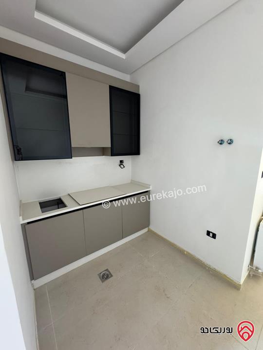 فيلا فاخرة مساحة 678م على أرض 639م مع اطلالة خلابة للبيع في بلعاس / ناعور