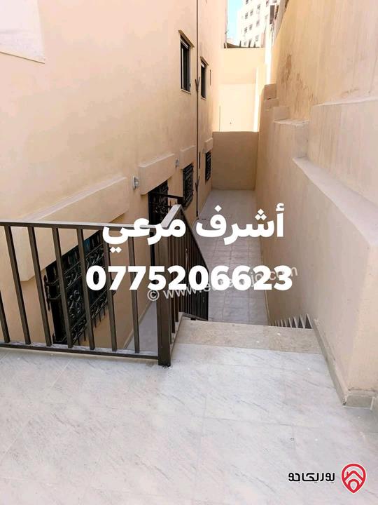 شقة شبه أرضية مساحة 140م داخلي و 70م خارجي للبيع في الزرقاء الجديدة