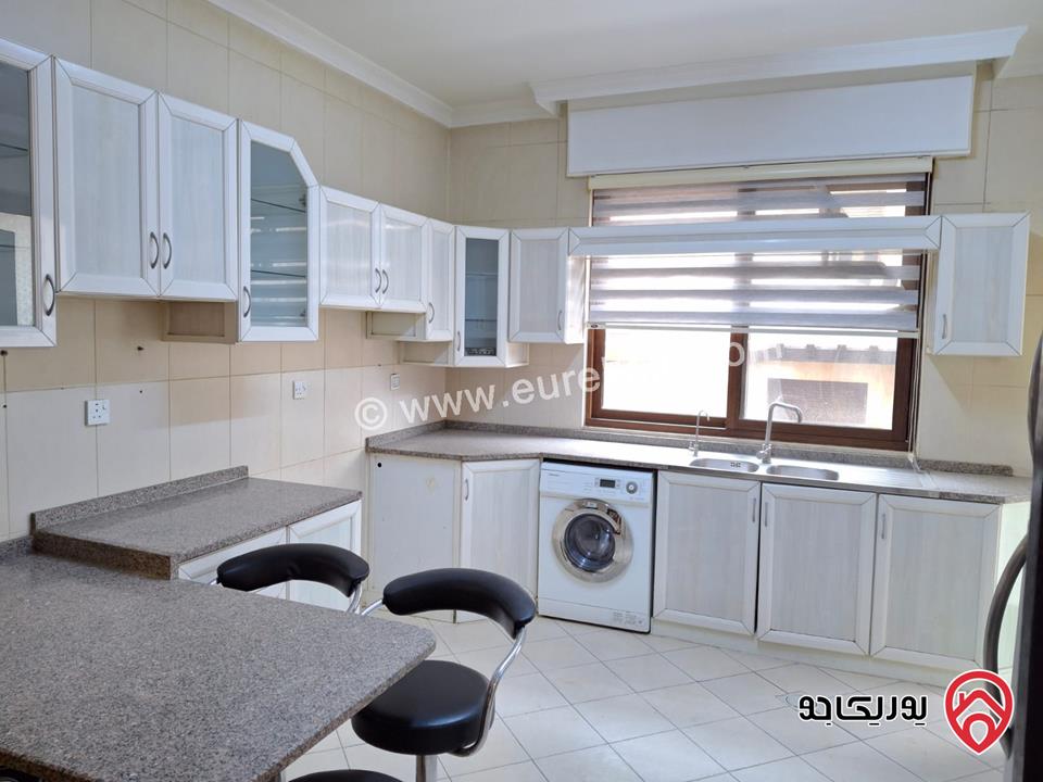 شقة أرضية مساحة 215م داخلي و 70م خارجي للبيع في عمان - عبدون