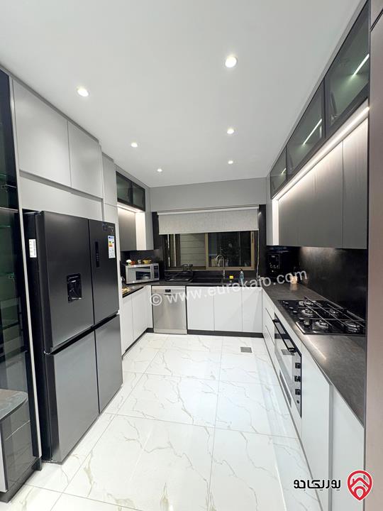 شقة شبه أرضية مساحة 135م داخلي مع حديقة 130م مفروشة بالكامل للايجار في عمان - عبدون