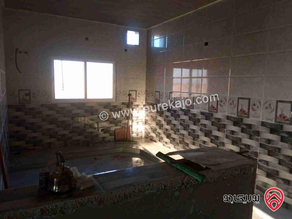 بيت مستقل مساحة 130م على أرض 5 دونم للبيع في المفرق