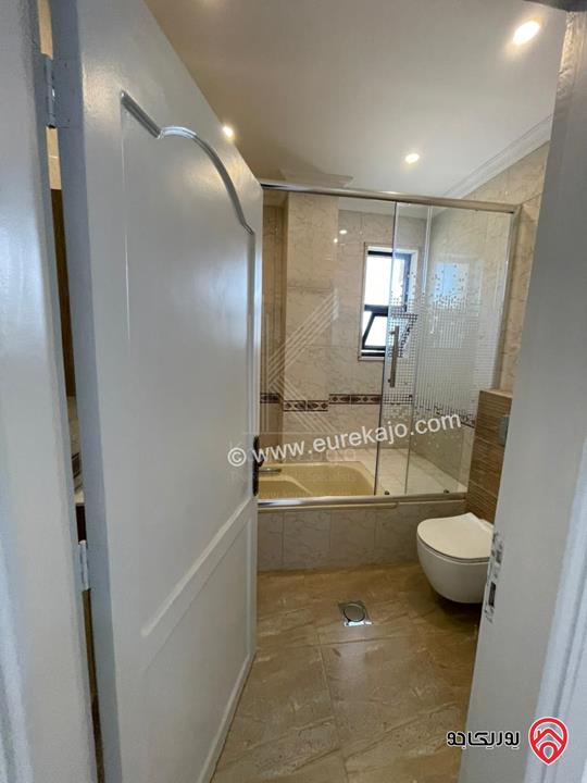 شقة طابق ثالث مساحة 279م فاخرة للبيع في عمان - الشميساني