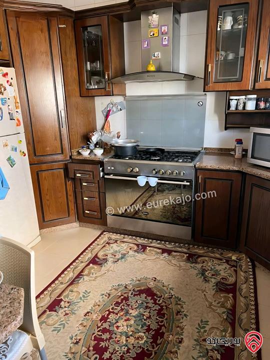 شقة طابق ثالث مساحة 175م للبيع في عمان - خلدا 