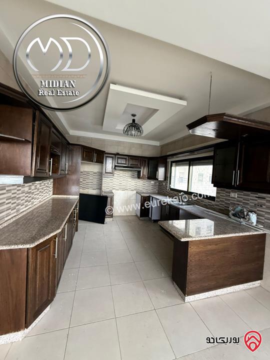 رووف فارغ للايجار في عمان - ام السماق مساحة 120م مع ترس 50م تشطيبات سوبر ديلوكس اطلالة جميلة بسعر مميز