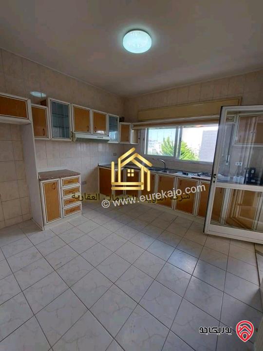 شقة فارغة طابق اول مساحة 170م للايجار في عمان - خلدا 