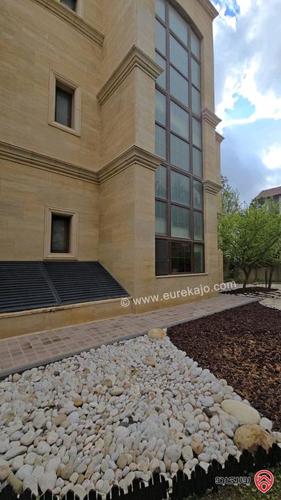 فيلا حديثة فخمة مساحة 690م على أرض 750م للبيع في عمان - البنيات طريق المطار 