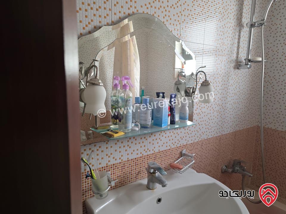 شقة طابق ثالث مساحة 180م للبيع في عمان - خلدا 