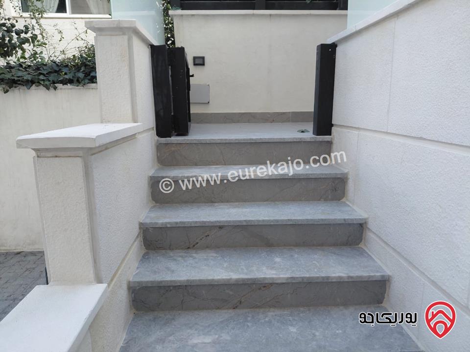 شقة ارضية مساحة 250م داخلي و 230م خارجي للبيع مفروشة في عمان - ام السماق 