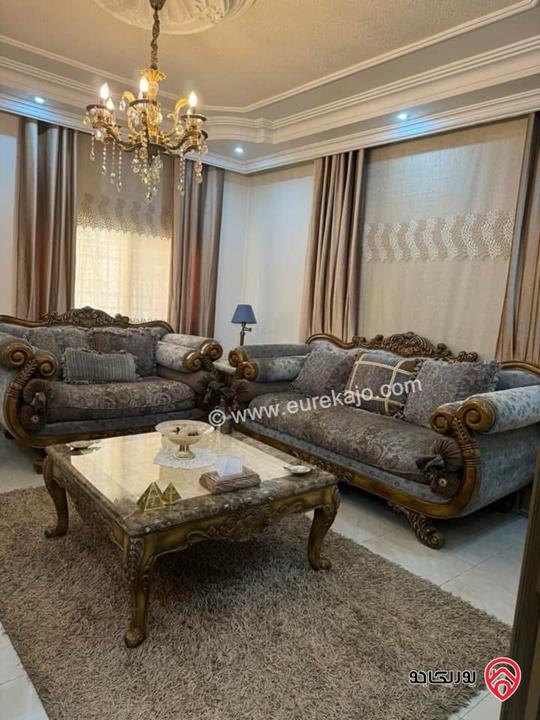 منزل فاخر مساحة 390م على أرض 500م للبيع في الزرقاء - جبل طارق