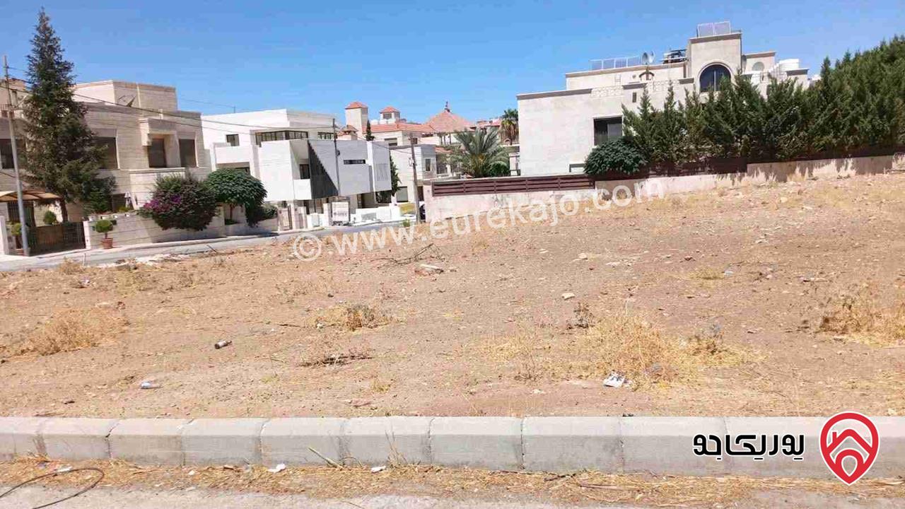 قطعة أرض مساحة 1300م للبيع في عمان - منطقة الكرسي على شارعين