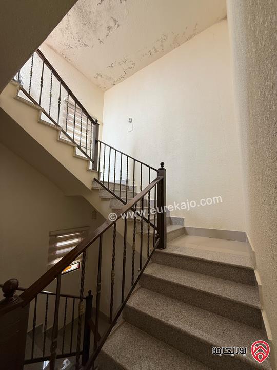 فيلا دوبلكس مساحة 300م على أرض 480م للبيع في مغاريب السلط 