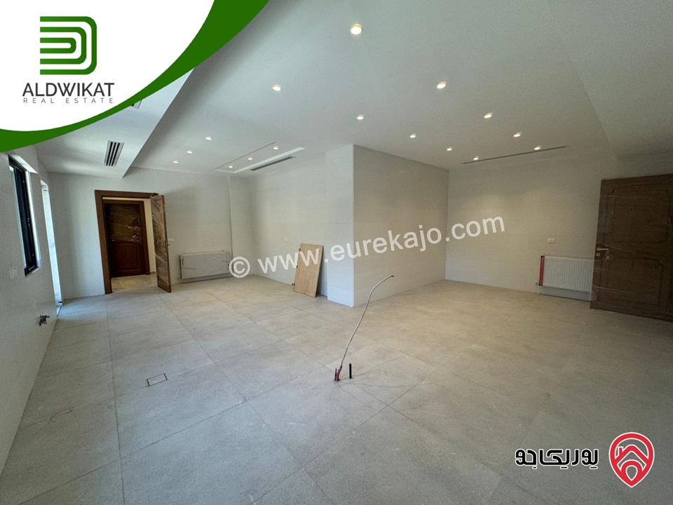 فيلا مستقلة للبيع في عمان - ام السماق مساحة الارض 1250م ومساحة البناء 670م ومساحة الحديقة 750م ومساحة الترس 200م