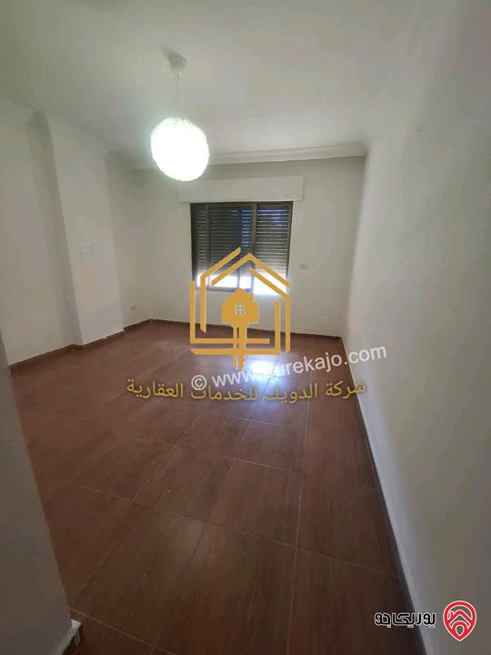 شقة فارغة طابق ارضي معلق مساحة 130م للإيجار في عمان - خلدا 