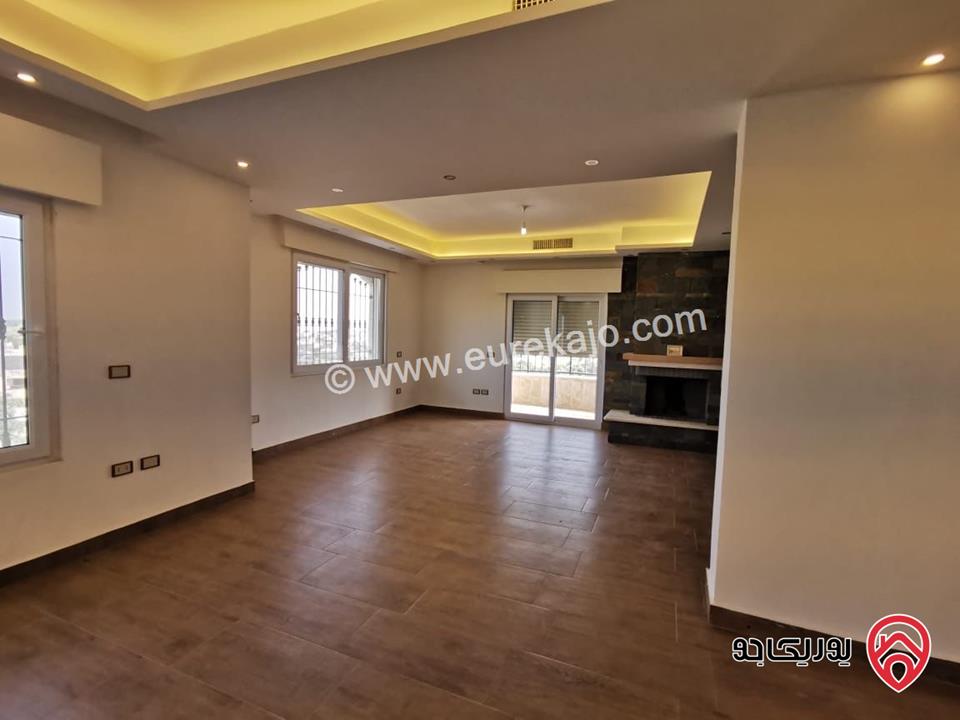 فيلا مع شقتين مساحة 800م على أرض 750م للبيع بإطلالة خلابة في عمان - بدر الجديدة من المالك مباشرة 