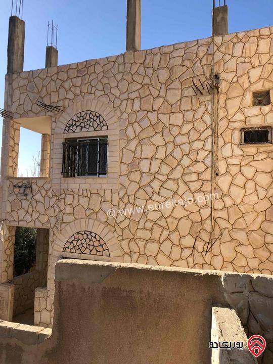 منزل مساحة 450م على أرض 350م للبيع في عمان - نادي السباق حي الربوة 