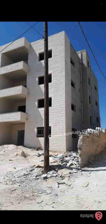 عمارة مساحة الارض 560م للبيع في الزرقاء 