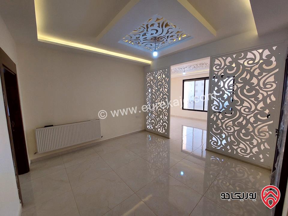 شقة مساحة 210م طابق ثالث للبيع في عمان - طريق المطار من المالك مباشرة