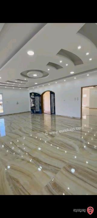 فيلا مساحة 1300م على أرض 1200م للبيع في عمان - الجبيهة 