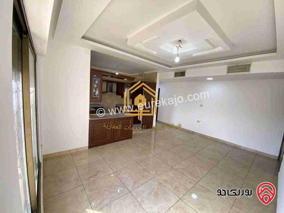 شقة فارغة طابق اول مساحة 100م للإيجار في عمان - دير غبار 