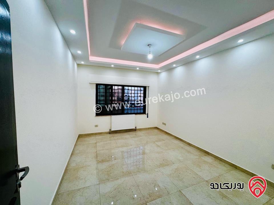 شقة طابقية فخمة طابق ثالث مساحة 344م (مجددة بالكامل) للبيع في عمان - تلاع العلي