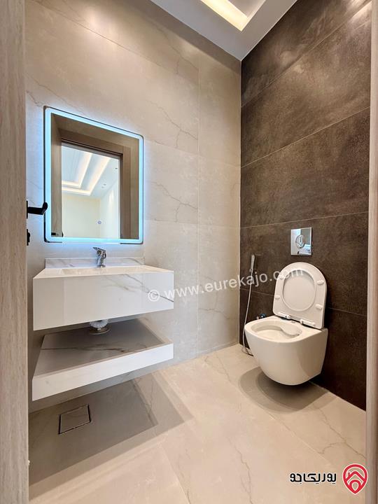 شقة ملوكية مساحة 180م داخلي و 80م خارجي للبيع في عمان - ابو علندا 