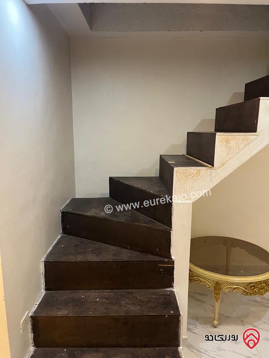 شقة طابق ثالث دوبلكس مساحة 285م للبيع في الزرقاء الجديدة السعر قابل للتفاوض من المالك مباشره 