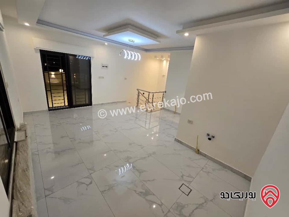 شقة طابق ثالث دوبلكس مساحة 280م للايجار في عمان - طريق المطار 