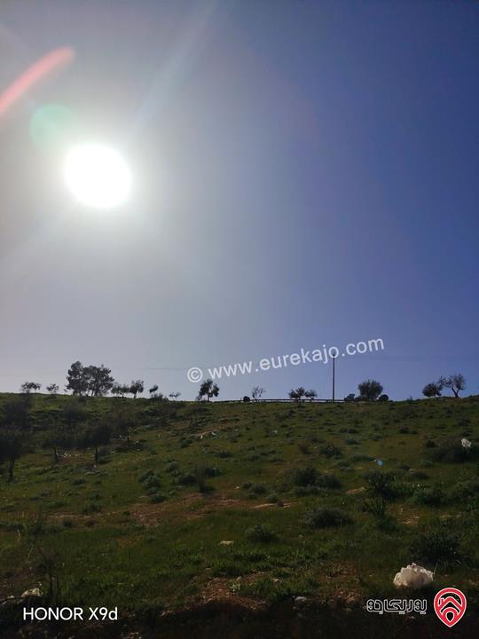 قطعة ارض مساحة 3400م للبيع في جرش على شارع جرش الزرقاء الرئيسي