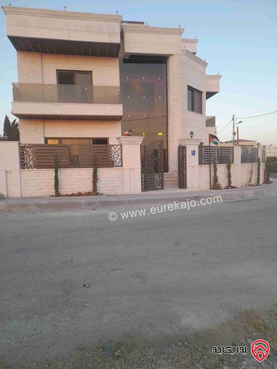 فيلا مساحة 700م على أرض 500م للبيع في عمان - الظهير