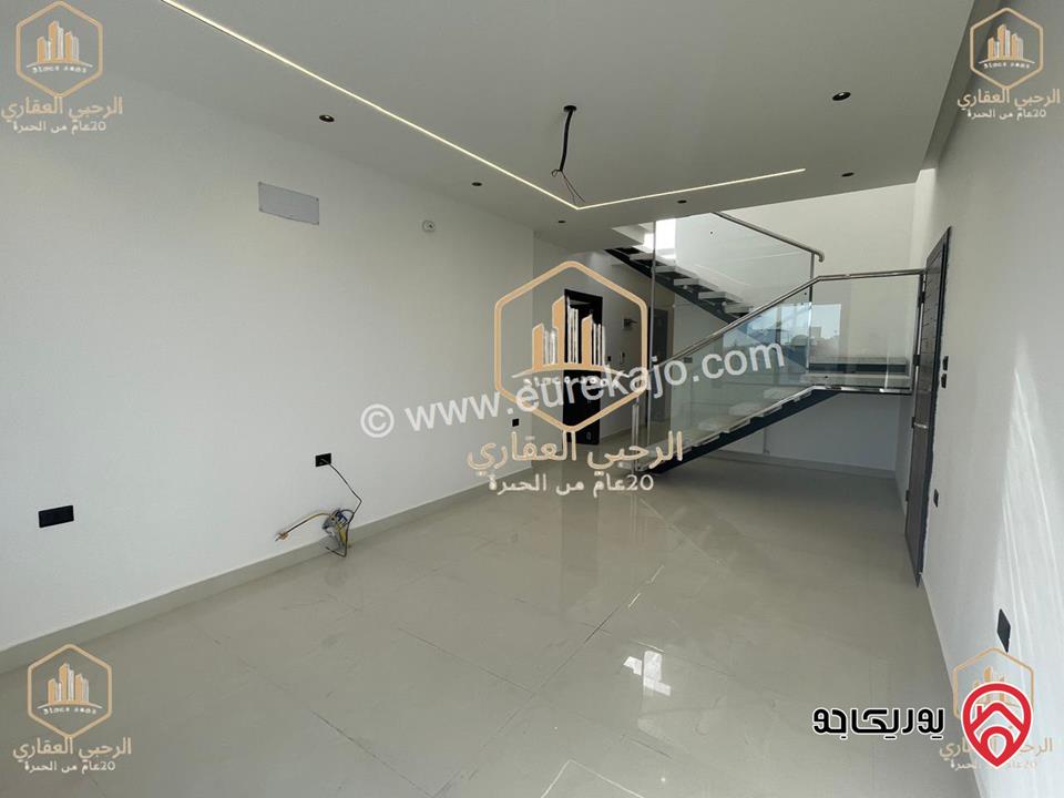 شقة طابق ثالث دوبلكس مساحة 175م للايجار في عمان - الجندويل 