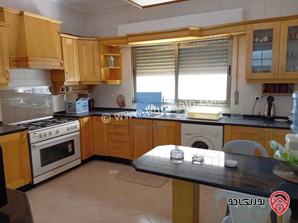 شقة أرضية مساحة 185م مع ترس 30م تشطيب سوبر ديلوكس للبيع في عمان - تلاع العلي